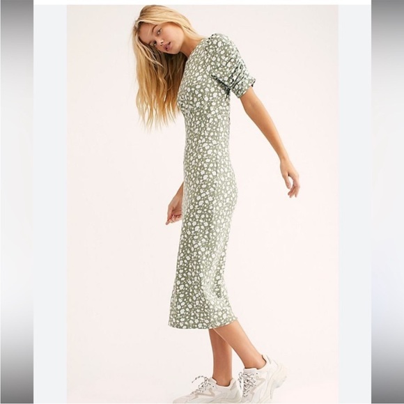 Free People Dresses & Skirts - Free People Green Floral Open Back Midi Dress